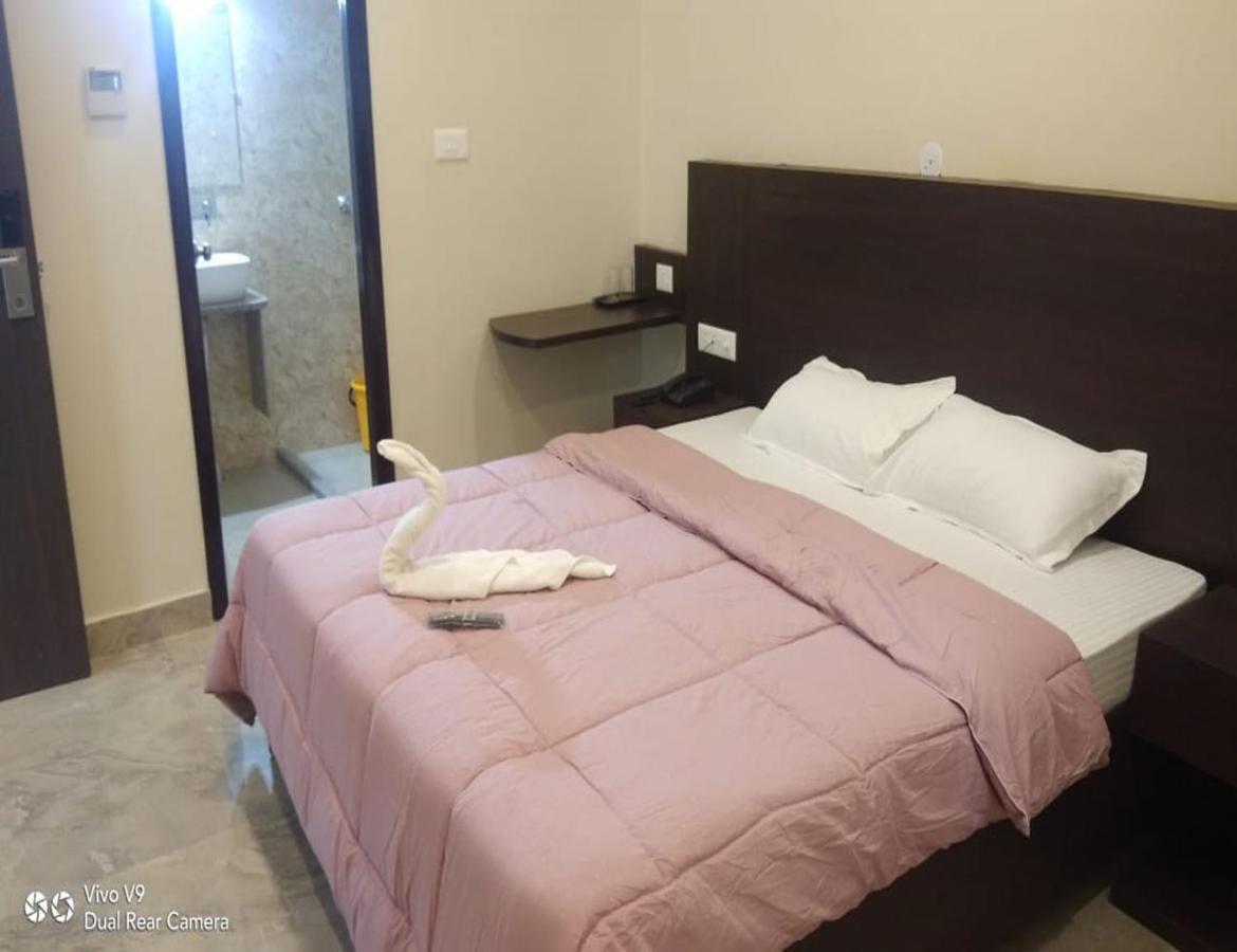 Hotel Artika Inn Варанасі Екстер'єр фото
